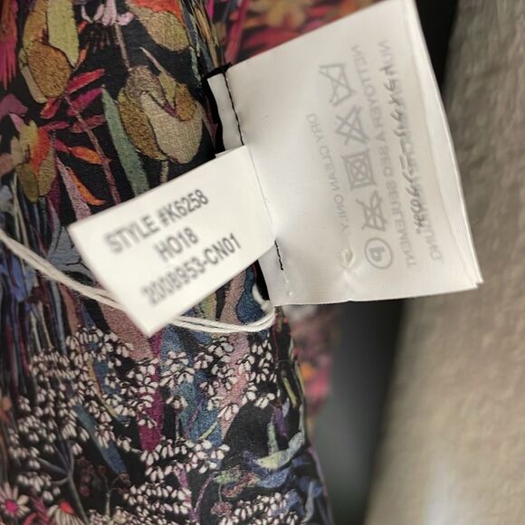 J Crew Liberty Floral Puffer Scarf Wrap Flowers Quilted Shawl New NWT - Picture 6 of 6